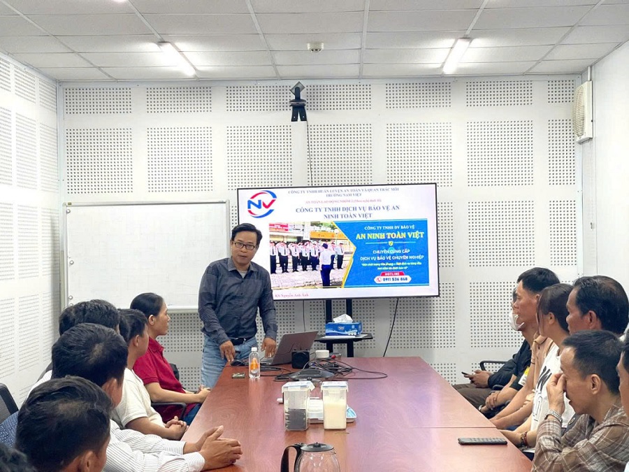 lop-huan-luyen-an-toan-cua-cong-ty-tnhh-dich-vu-bao-ve-an-ninh-toan-viet